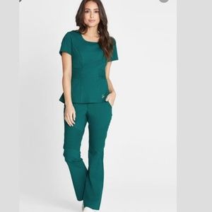 Jaanuu Scrub set